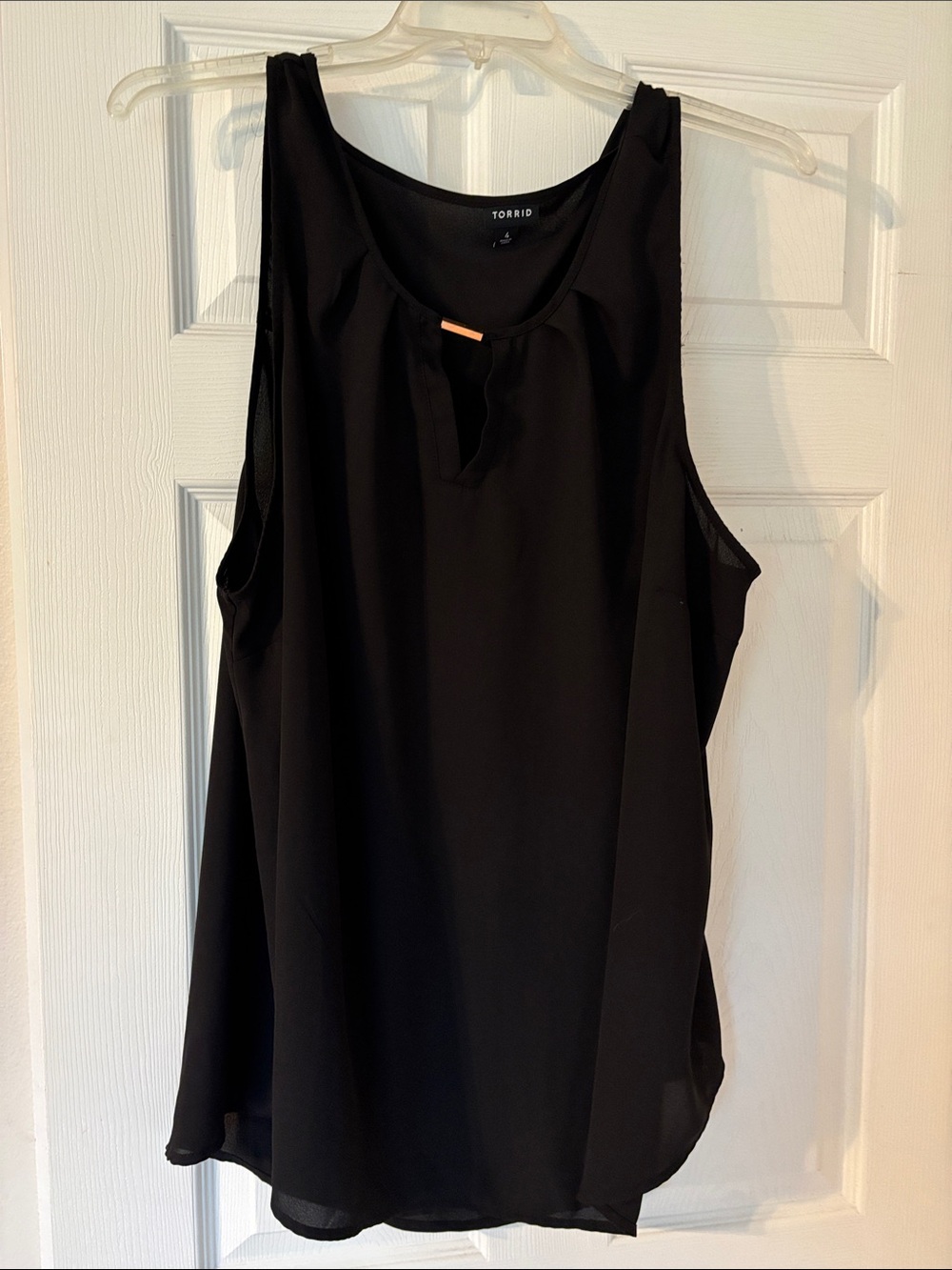 torrid Black Sleeveless Keyhole Tank with Gold Bar Accent